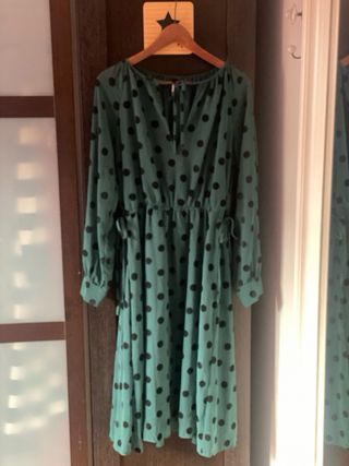 Vestido topos negros