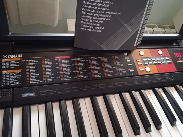 PIANOFORTE YAMAHA PSR F51