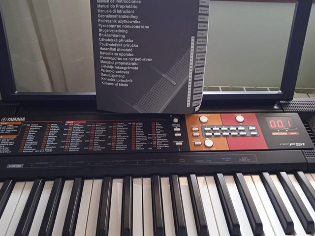 PIANOFORTE YAMAHA PSR F51
