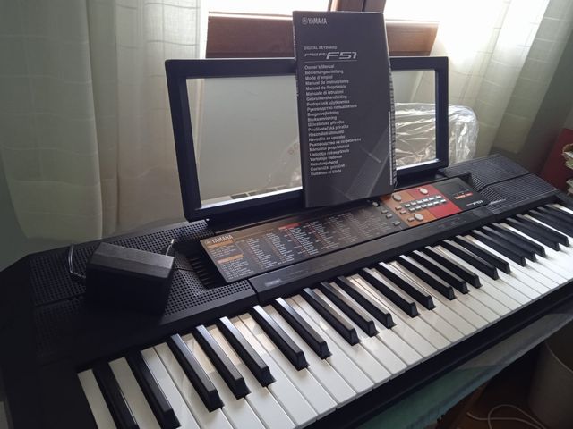 PIANOFORTE YAMAHA PSR F51