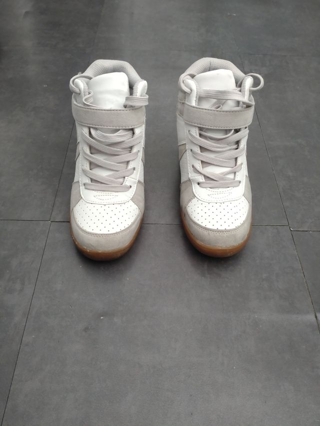 Zapatillas con alza interior