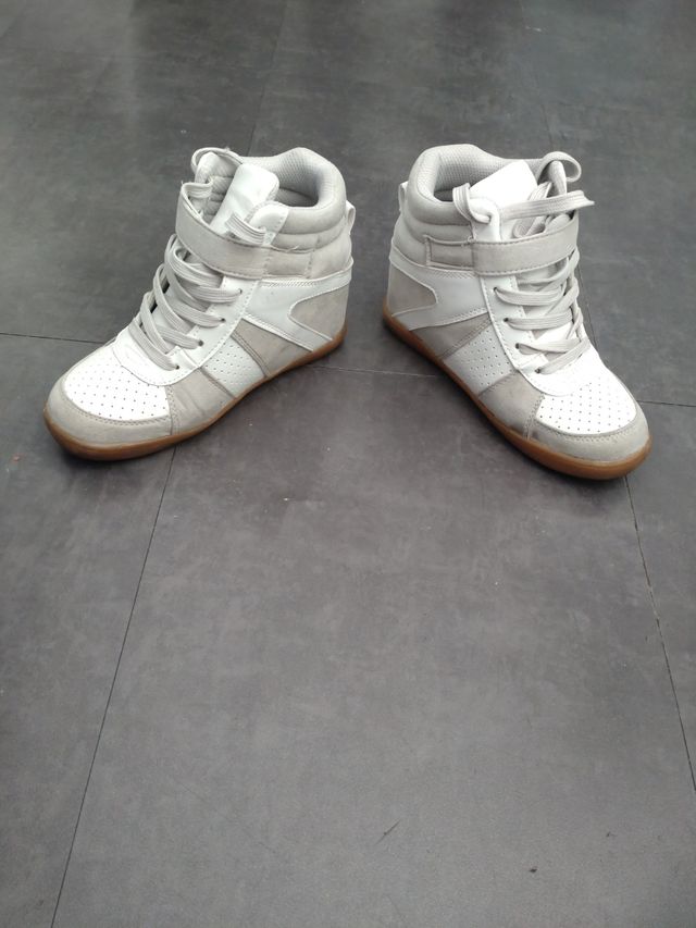 Zapatillas con alza interior