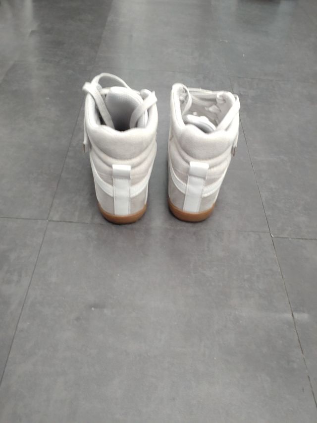 Zapatillas con alza interior