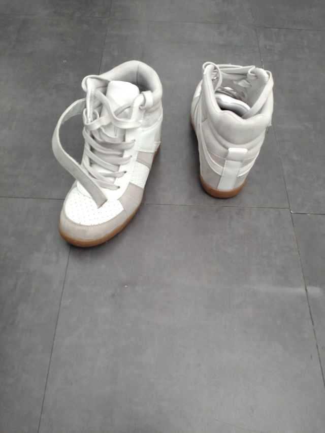 Zapatillas con alza interior