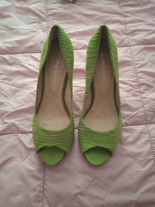 💚Zapatos verdes de la firma Pedro Miralles.
