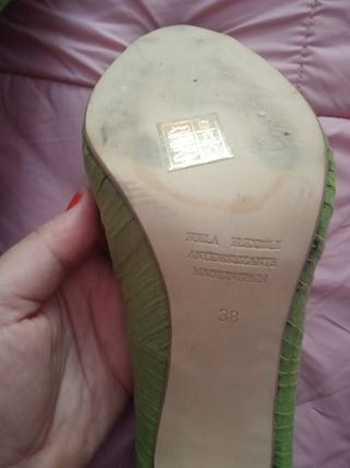 💚Zapatos verdes de la firma Pedro Miralles.