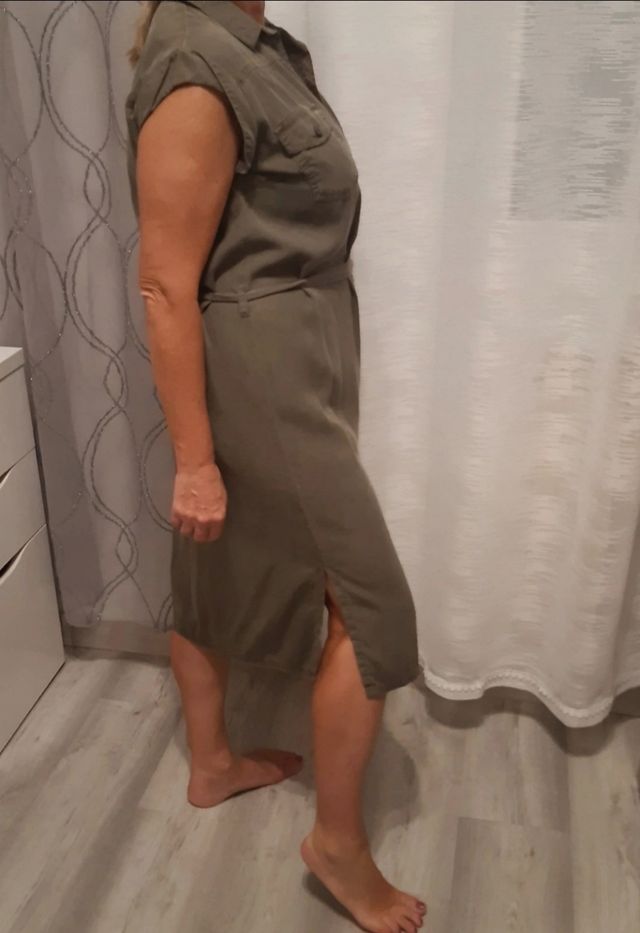 Vestido  camisero  informal  con aberturas  al  co