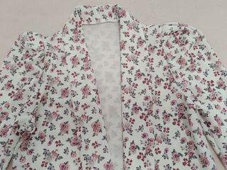 Blazer blanco con estampado floral + cinturón