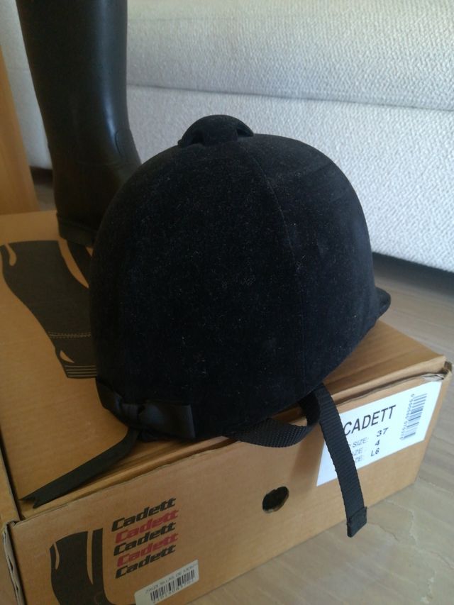 Conjunto de botas de montar y casco