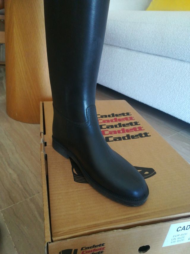 Conjunto de botas de montar y casco