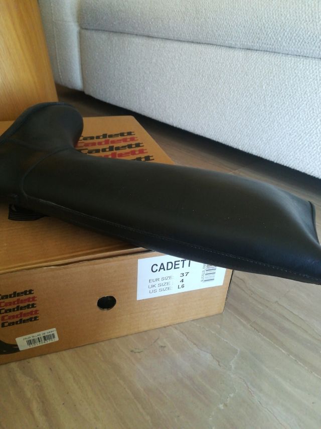 Conjunto de botas de montar y casco