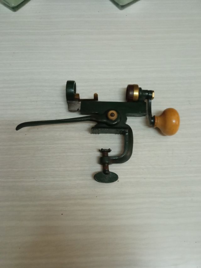 Caricabatterie da caccia antico