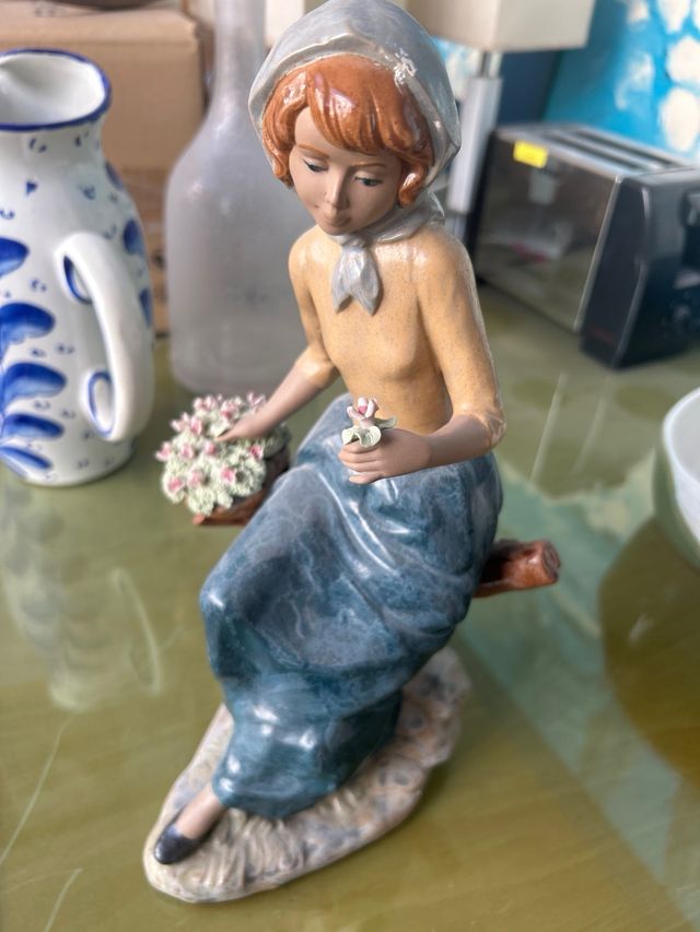 Figura de porcelana. Nadal