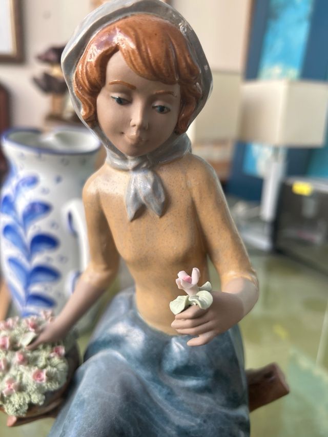 Figura de porcelana. Nadal