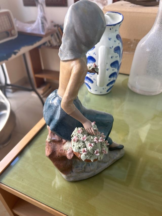 Figura de porcelana. Nadal