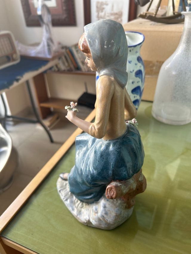 Figura de porcelana. Nadal