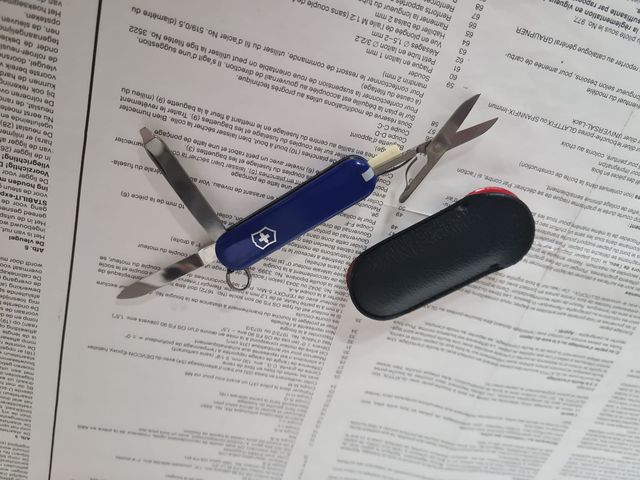 NAVAJA AZUL VICTORINOX ELECTRONIC ARTS