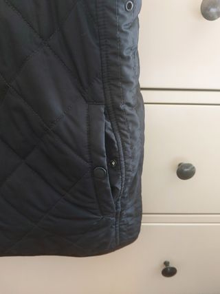 Chaleco reversible azul marino y marrón