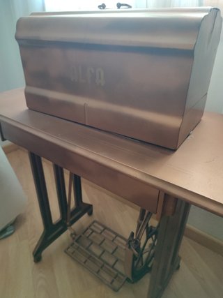 Maquina de coser Alfa antigua