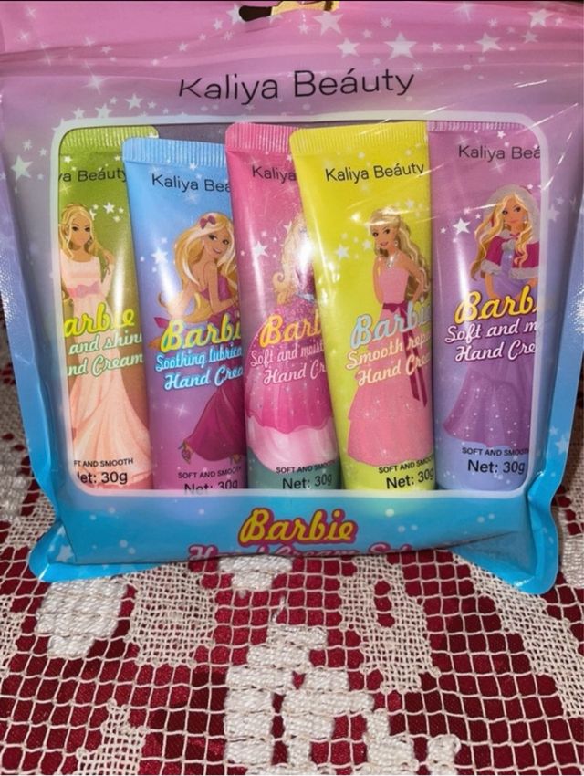Sei di creme per il corpo di barbie