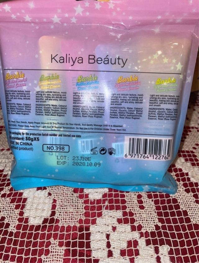 Sei di creme per il corpo di barbie