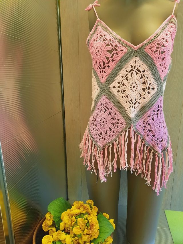 Top uncinetto fatto a mano