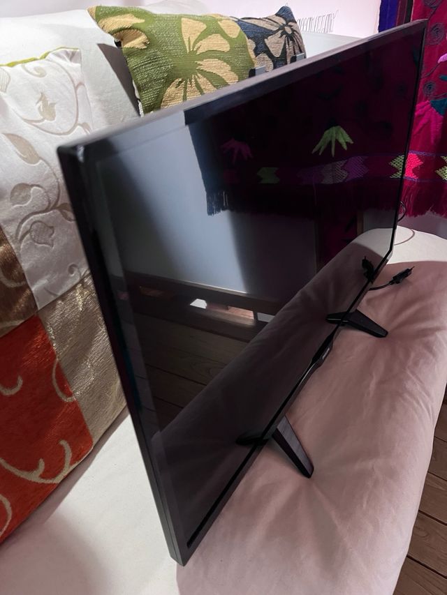 Tv Philips 32 4100 Full HD Ultra Slim Led rotto