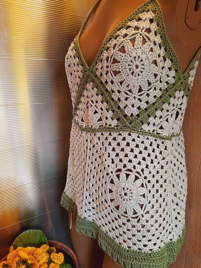 Top uncinetto fatto a mano