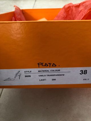 Sandalia vinilo de tacón