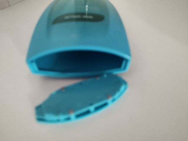 Contenitore a forma di crema solare