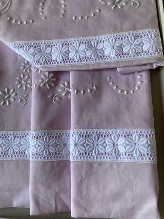 Juego sabana y almohadas  bordada para cama de 135