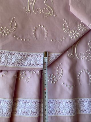 Juego sabana y almohadas  bordada para cama de 135