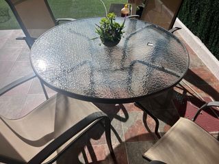 Conjunto de mesa y sillas de jardin