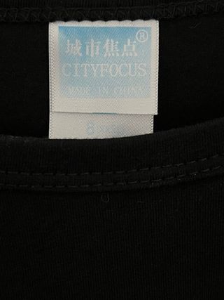 Camiseta negra con mensaje