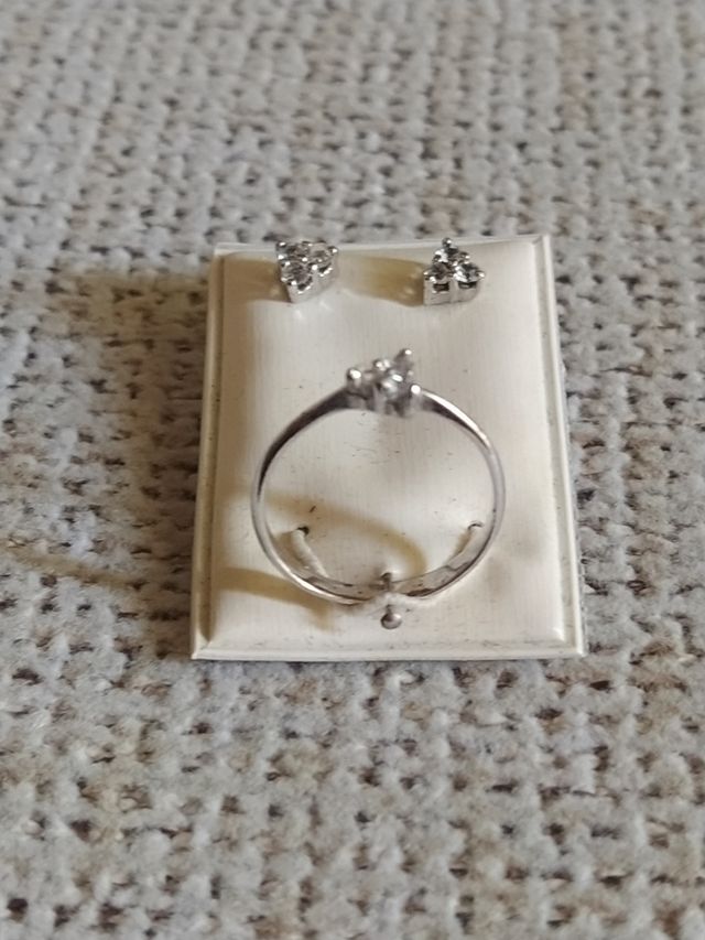 Juego de anillo y pendientes