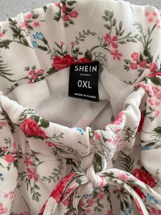 Conjunto crop top flores SheIn