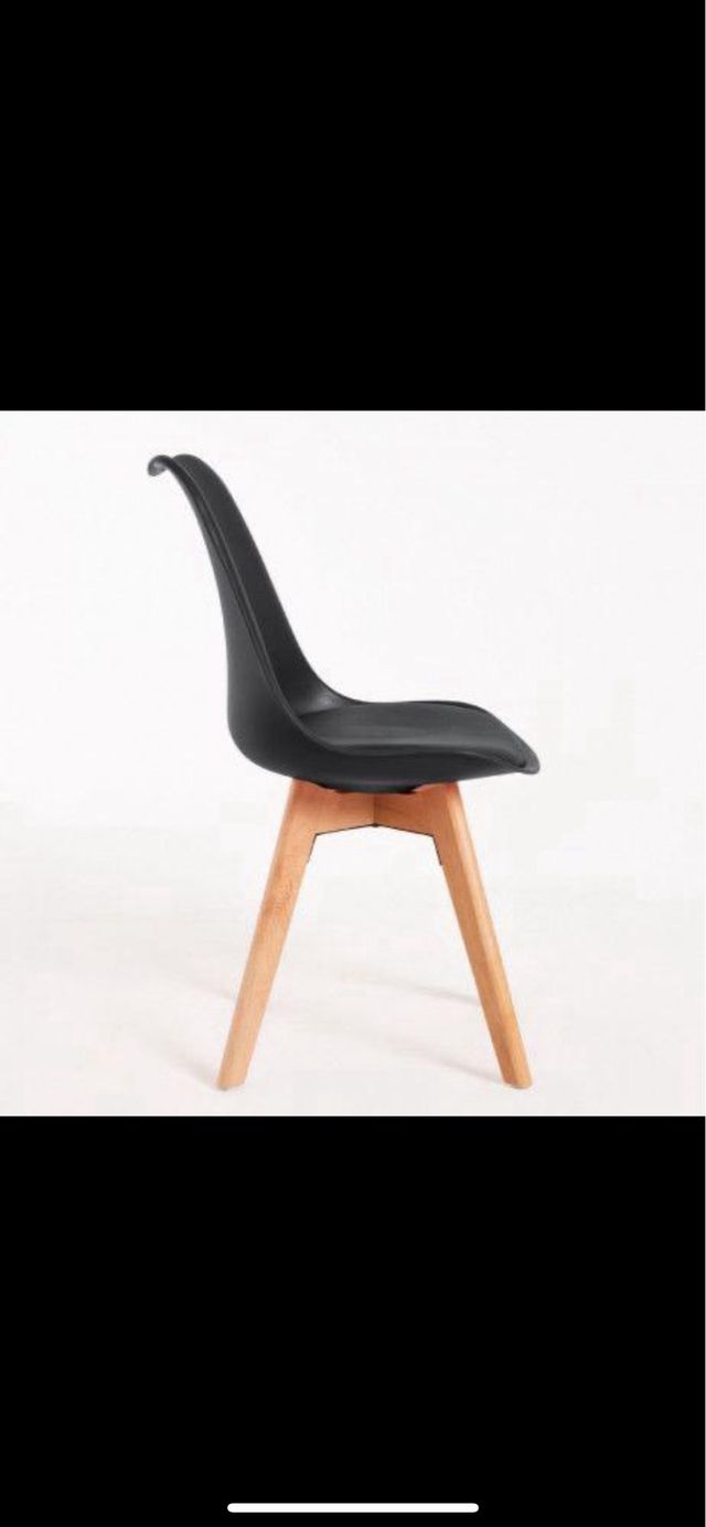 Silla nordica acolchada negra