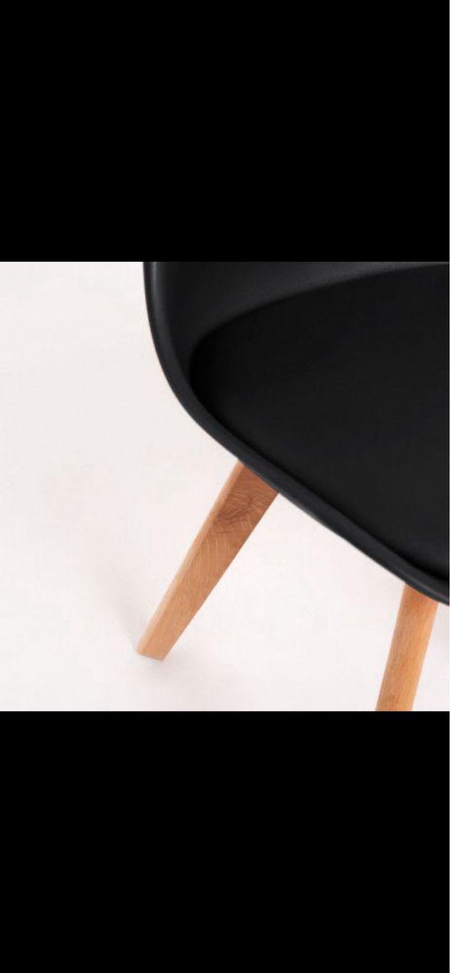 Silla nordica acolchada negra