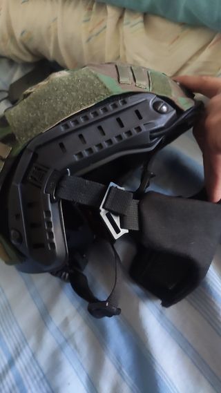 Casco airsoft + morrera metálica + camu.