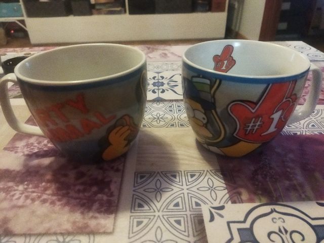 Dos tazones dibujo Simpsons