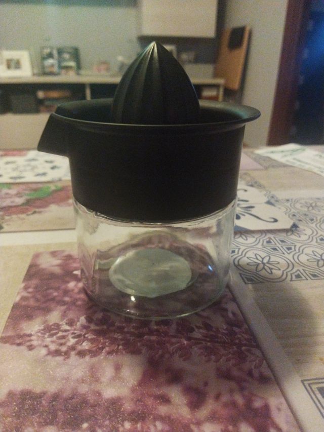 Exprimidor manual de cristal