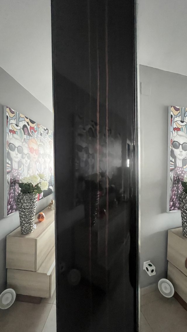 Espelho de qualidade com detalhes em madeira de mogno