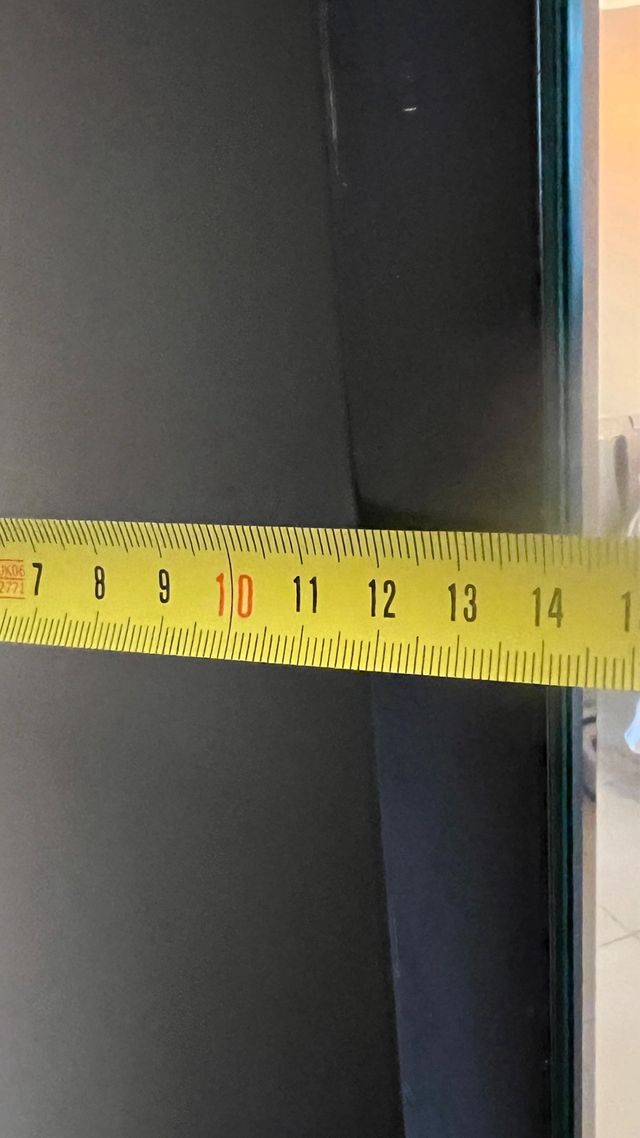 Espelho de qualidade com detalhes em madeira de mogno