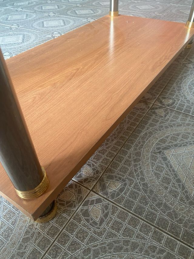 Mesa de cristal y madera