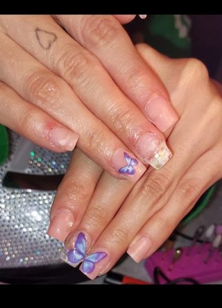 Hago uñas acrílicas y semi