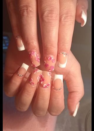 Hago uñas acrílicas y semi