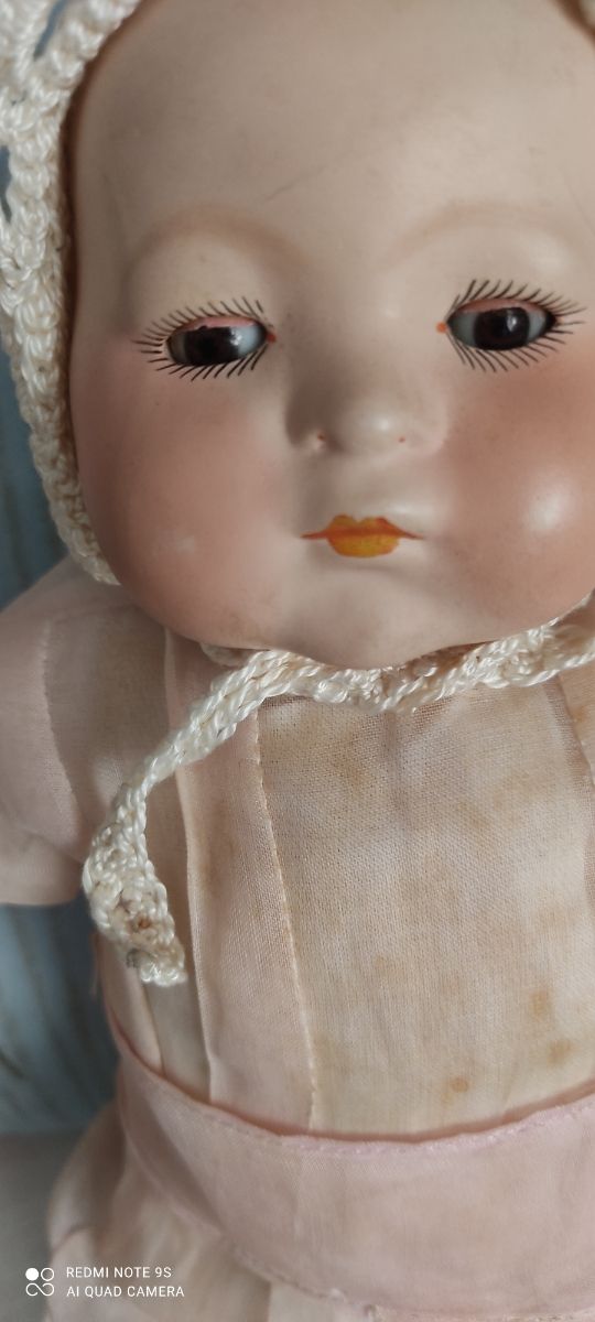 Muñeco antiguo, bebè de porcelana