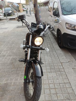 Moto negra con 5000km ITV 2027