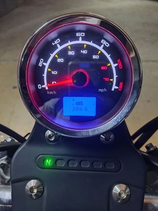 Moto negra con 5000km ITV 2027