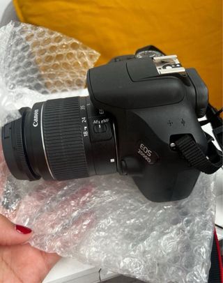 Cámara réflex Canon EOS 2000D